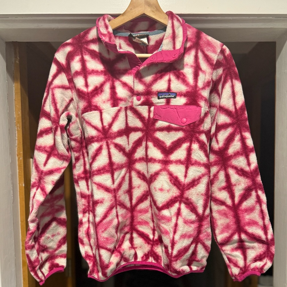 Gorgeous pink tie dye EUC Patagonia synchilla snap fleece excellent condition